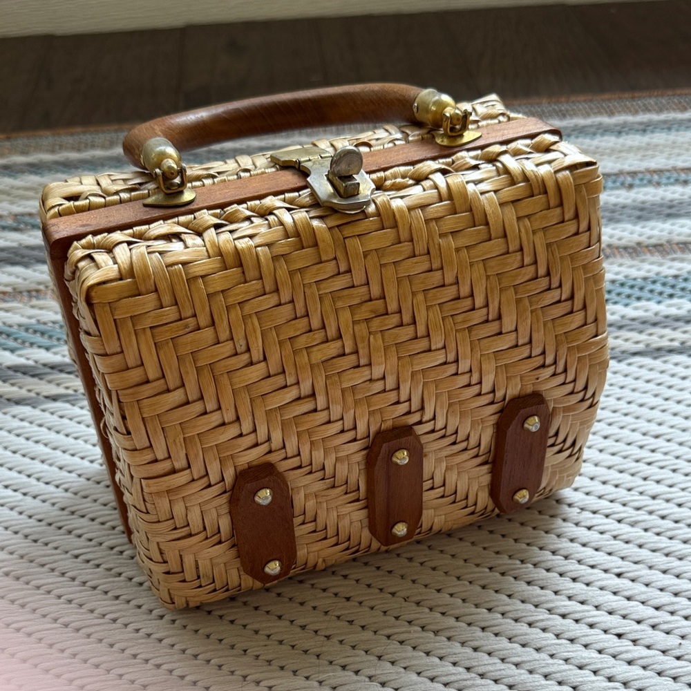 Vintage 1950s 1960s Woven Basket Handbag Purse wood brass accents handle